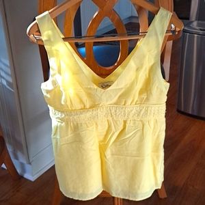 Lilly Pulitzer white label size 8 lemon yellow top